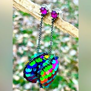 NWT Betsey Johnson Multi-Color Sequin Heart Hematite Linear Drop Earrings